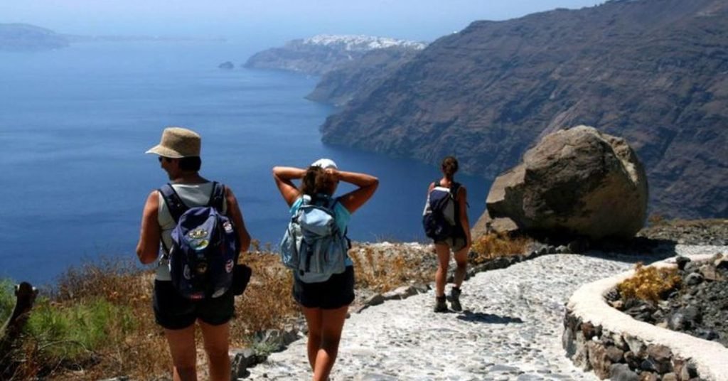 Walk the Fira-to-Oia Route